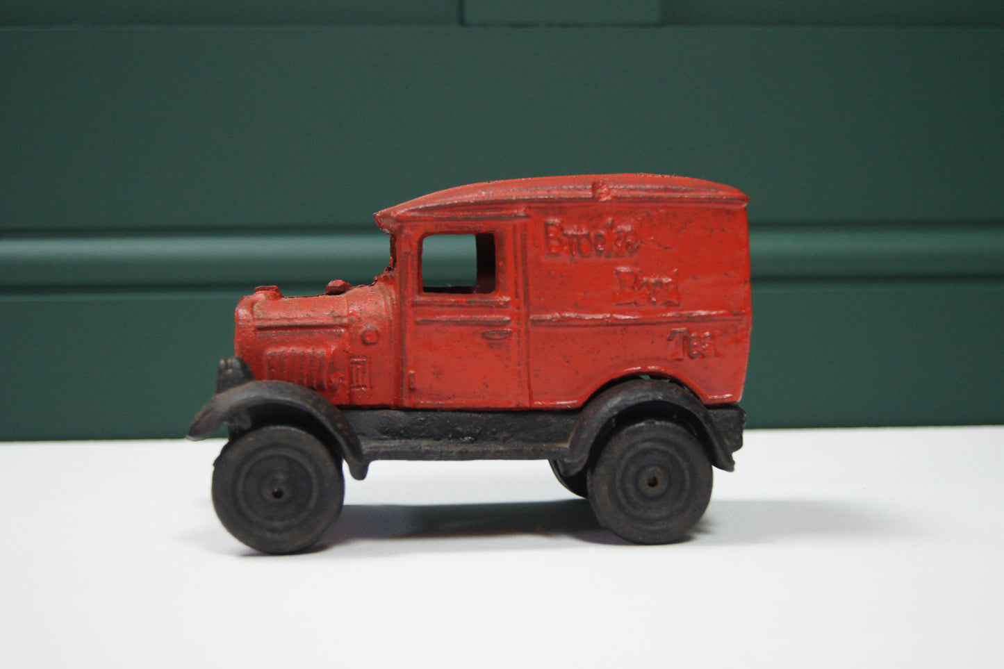 Vintage Cast Iron 'Brooke Bond Tea' Van