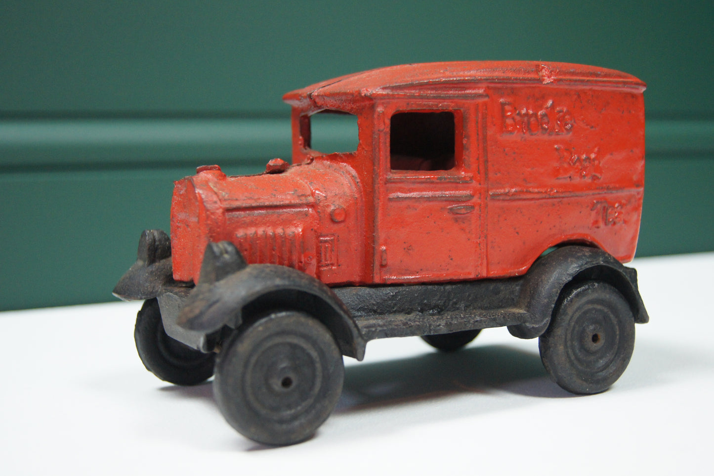 Vintage Cast Iron 'Brooke Bond Tea' Van