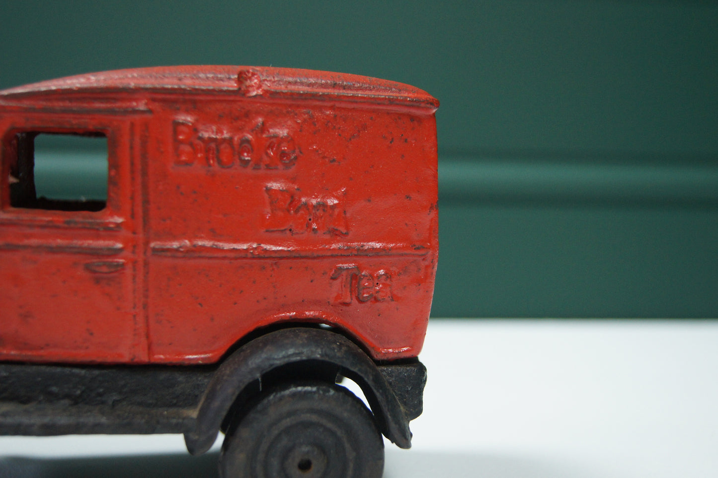 Vintage Cast Iron 'Brooke Bond Tea' Van