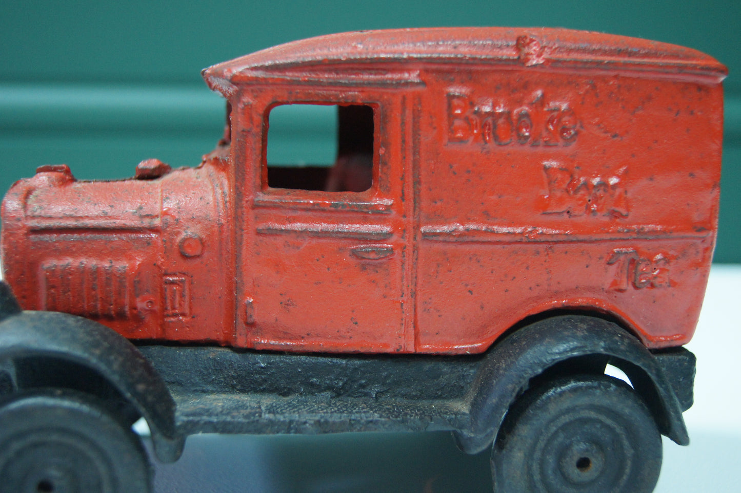 Vintage Cast Iron 'Brooke Bond Tea' Van