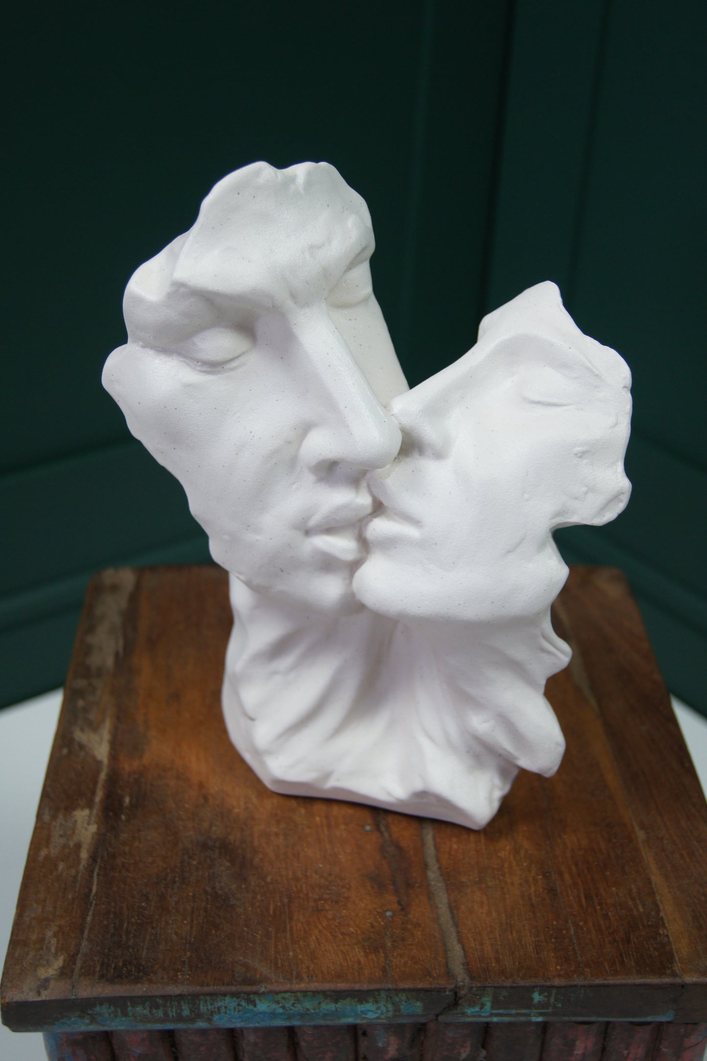 Kissing Couple Sculpture Vase