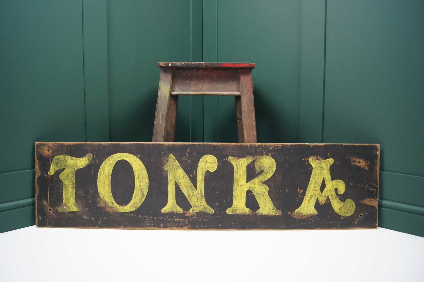 Tonka Sign
