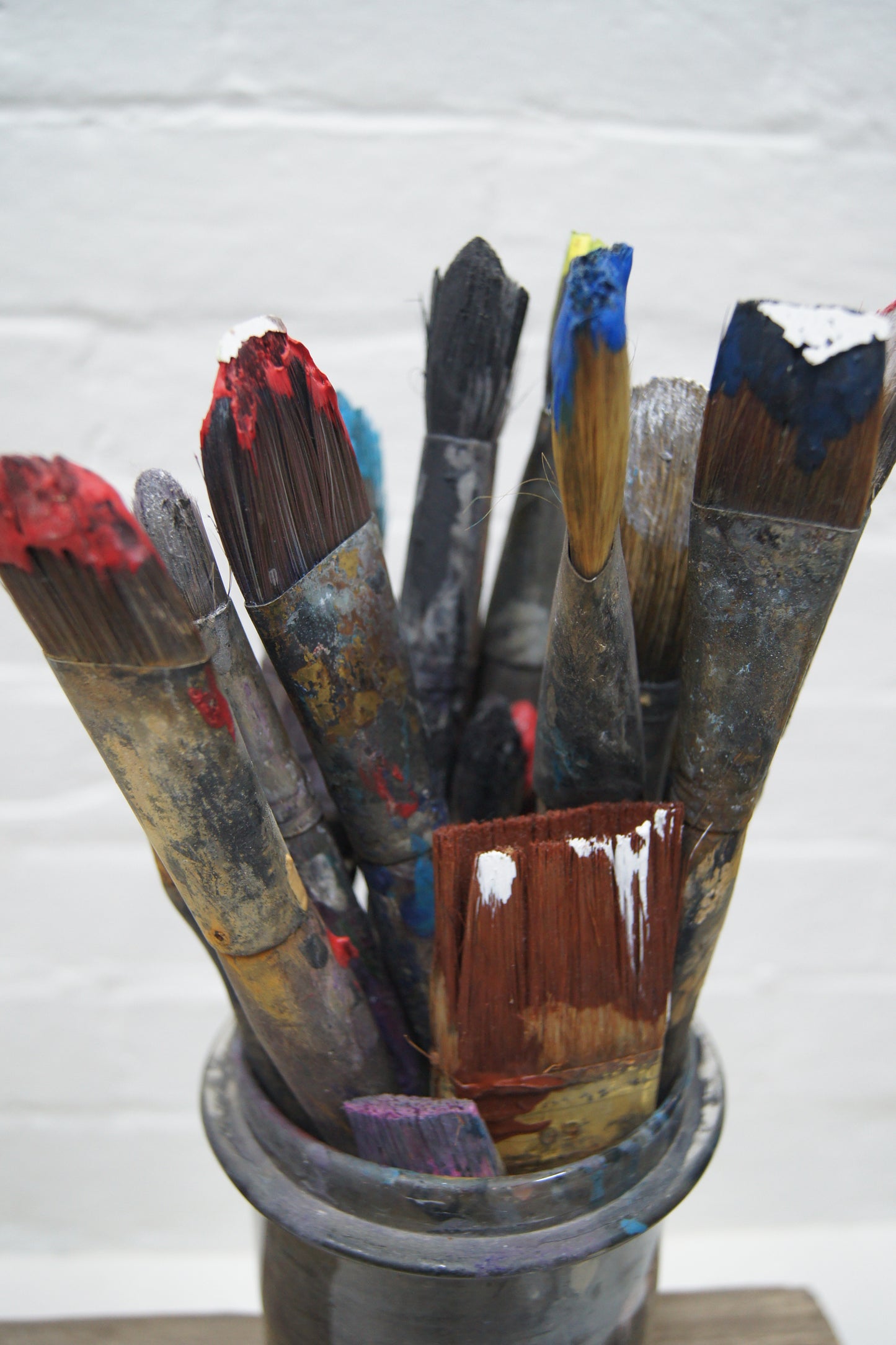 Large French Artists Paint Brushes & Display Glass