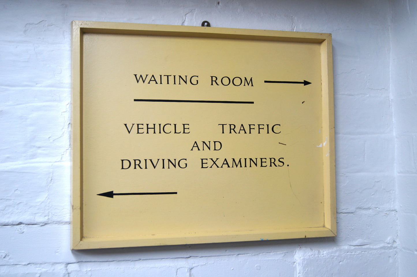 Wooden Painted Waiting Room/Vehicle Traffic Sign