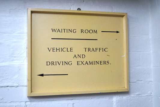 Wooden Painted Waiting Room/Vehicle Traffic Sign