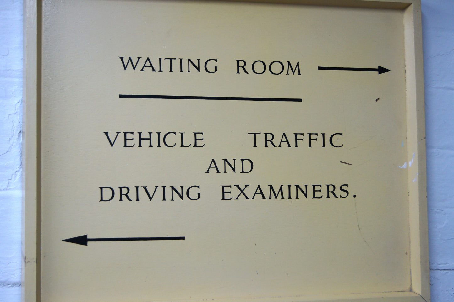 Wooden Painted Waiting Room/Vehicle Traffic Sign