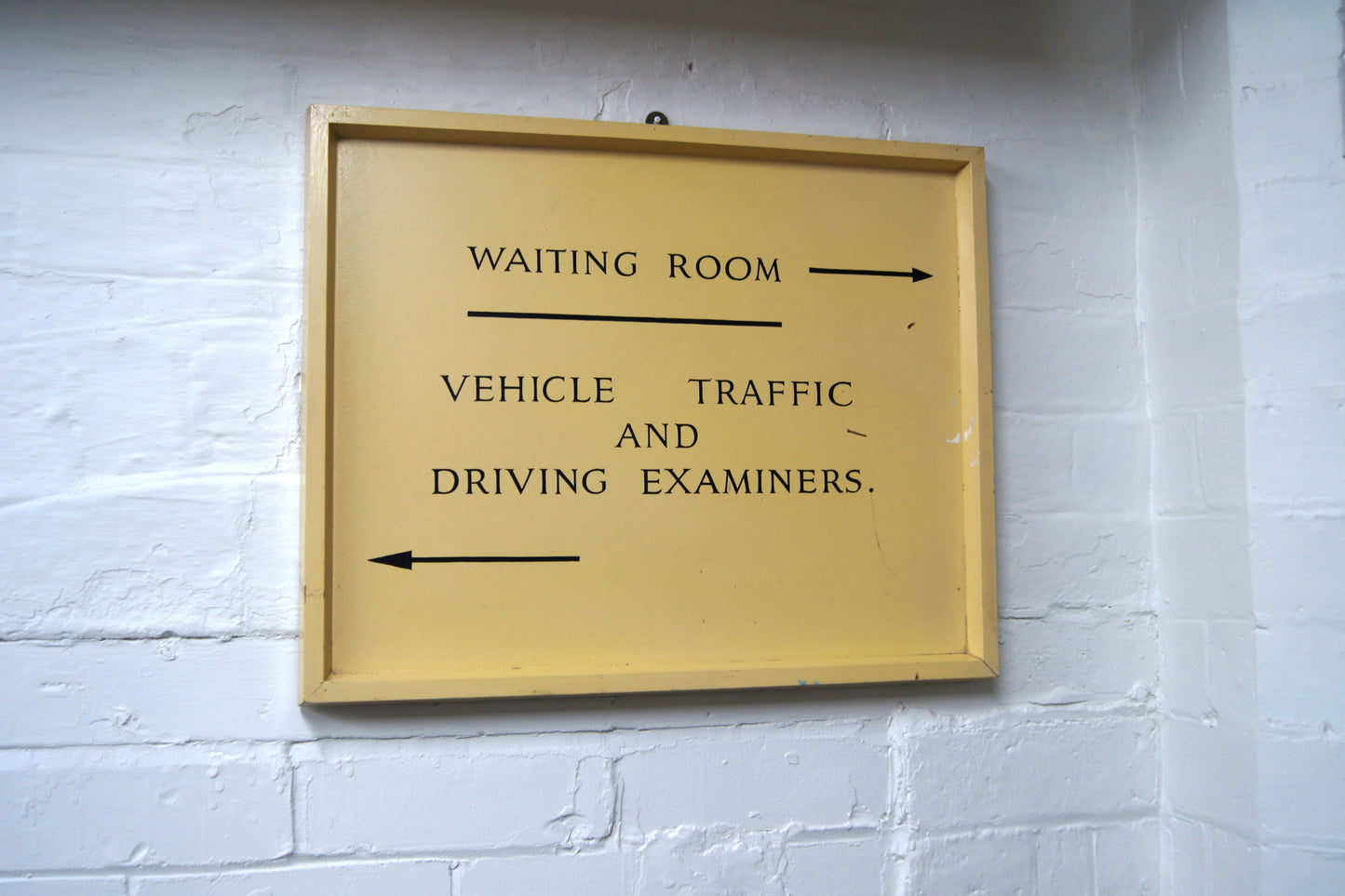 Wooden Painted Waiting Room/Vehicle Traffic Sign